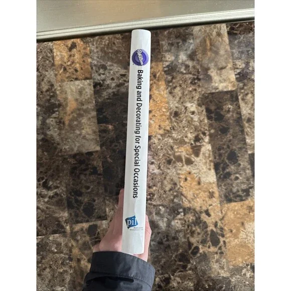 Wilton Baking & Decorating for Special Occasions Book Like New - Picture 4 of 11